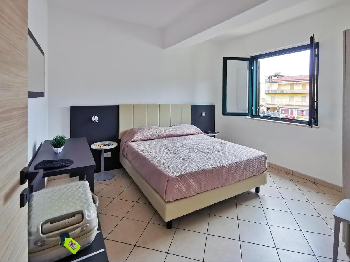 Magico Apartments - 450M Dalla Spiaggia Capo dʼOrlando Extérieur photo