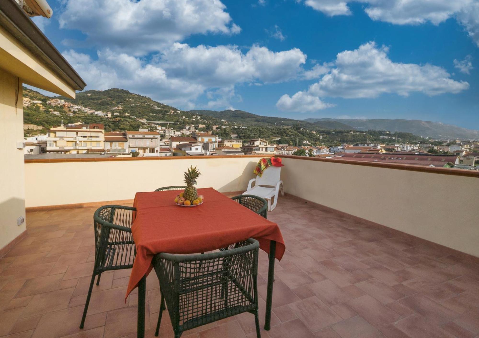 Magico Apartments - 450M Dalla Spiaggia Capo dʼOrlando Extérieur photo