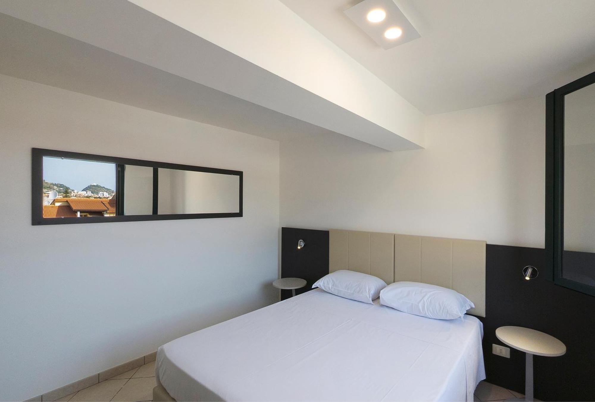 Magico Apartments - 450M Dalla Spiaggia Capo dʼOrlando Extérieur photo