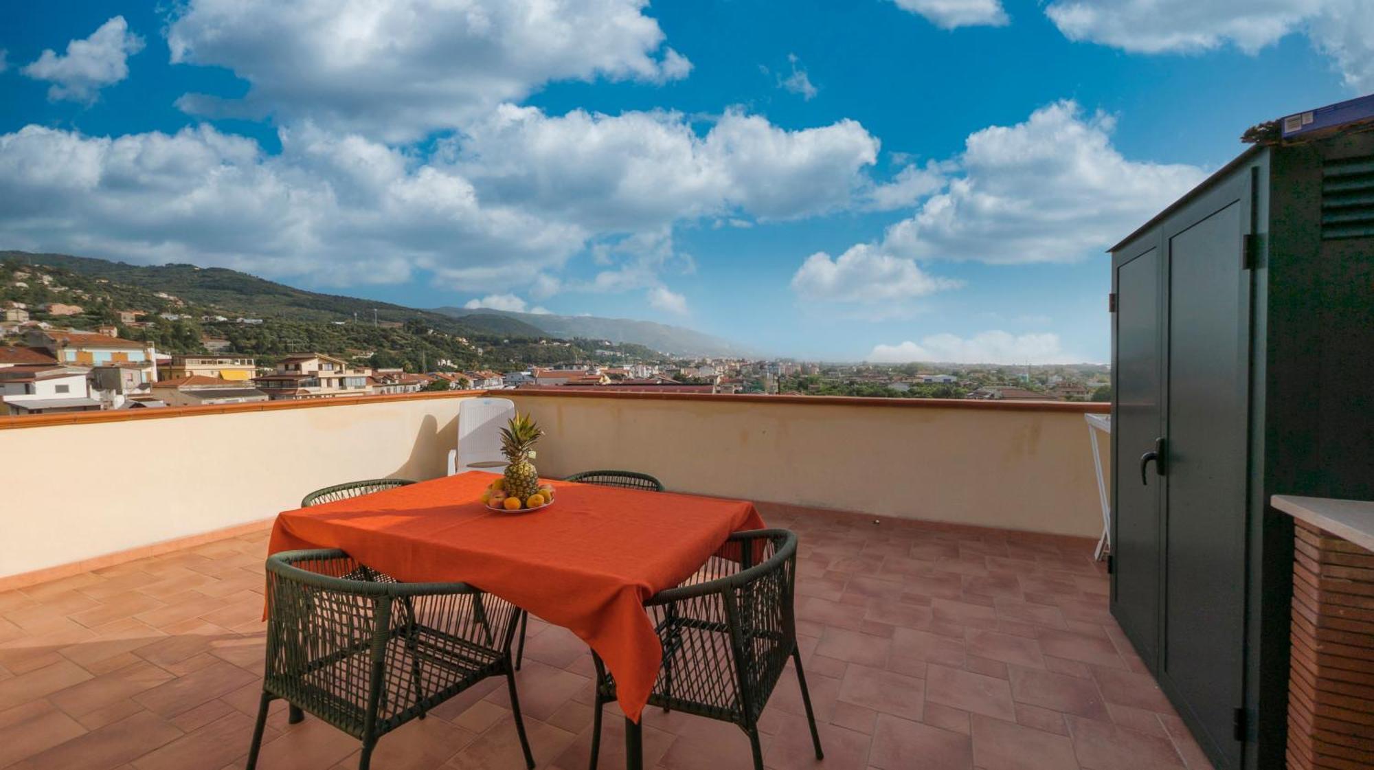 Magico Apartments - 450M Dalla Spiaggia Capo dʼOrlando Extérieur photo