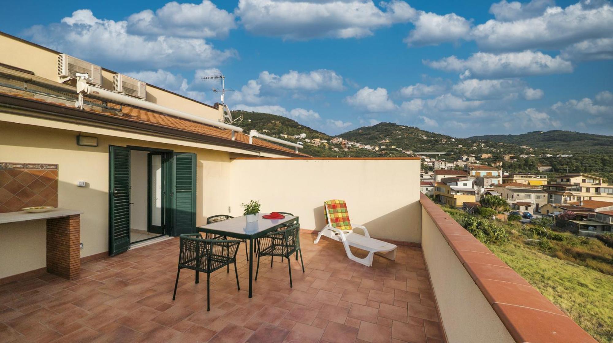 Magico Apartments - 450M Dalla Spiaggia Capo dʼOrlando Extérieur photo