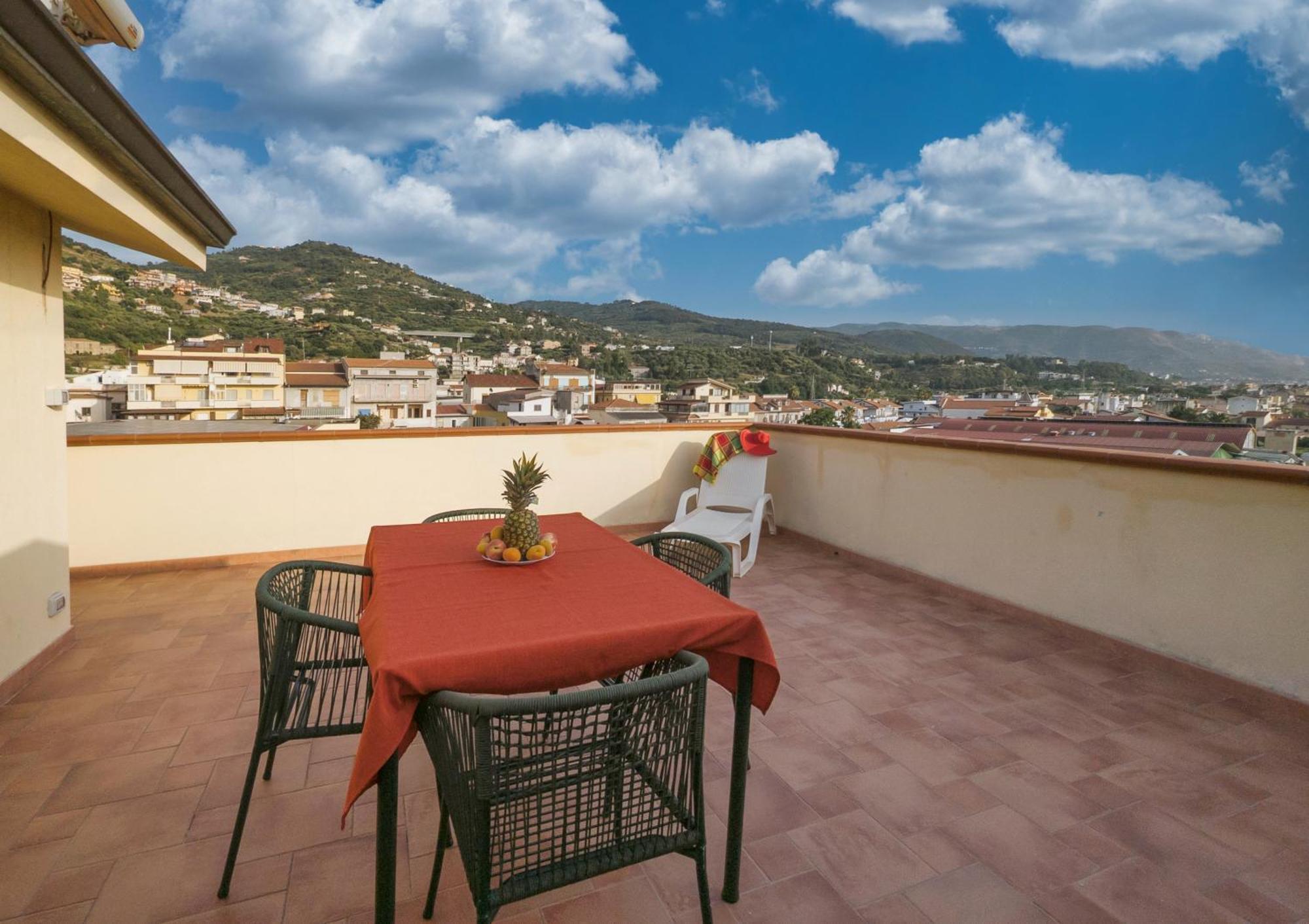 Magico Apartments - 450M Dalla Spiaggia Capo dʼOrlando Extérieur photo