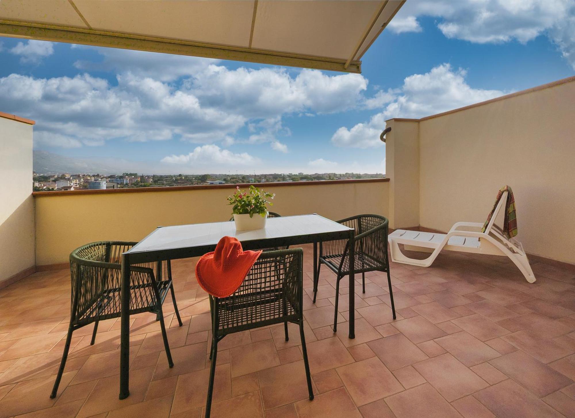 Magico Apartments - 450M Dalla Spiaggia Capo dʼOrlando Extérieur photo