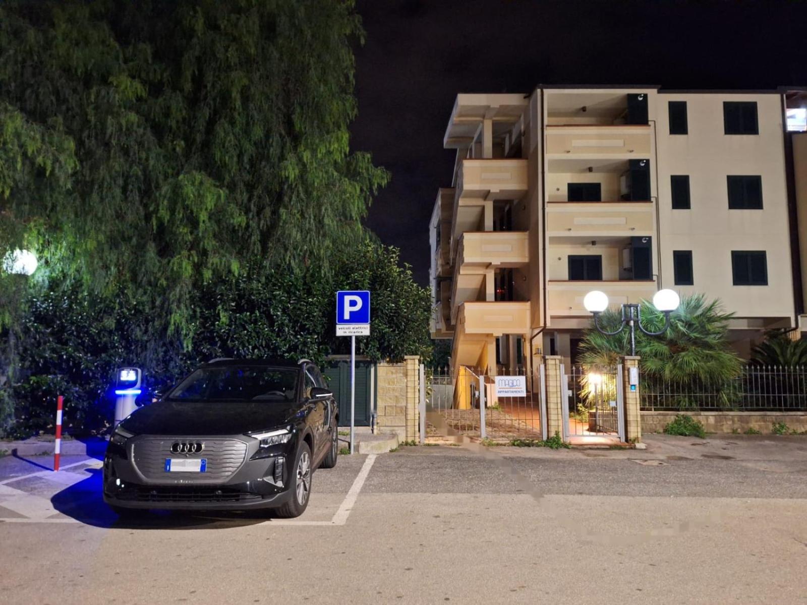 Magico Apartments - 450M Dalla Spiaggia Capo dʼOrlando Extérieur photo